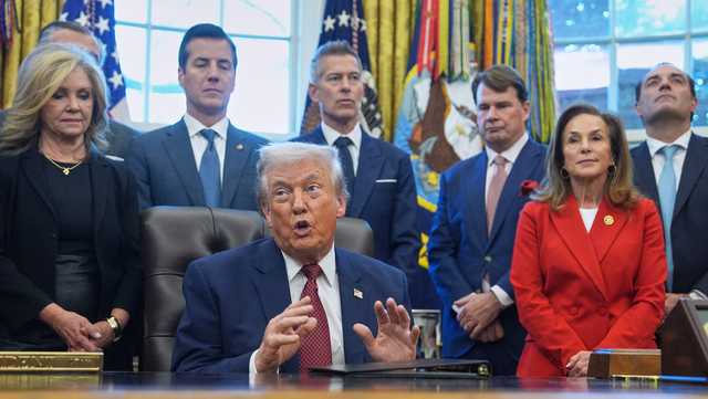 Trump administration lowers fuel economy standards