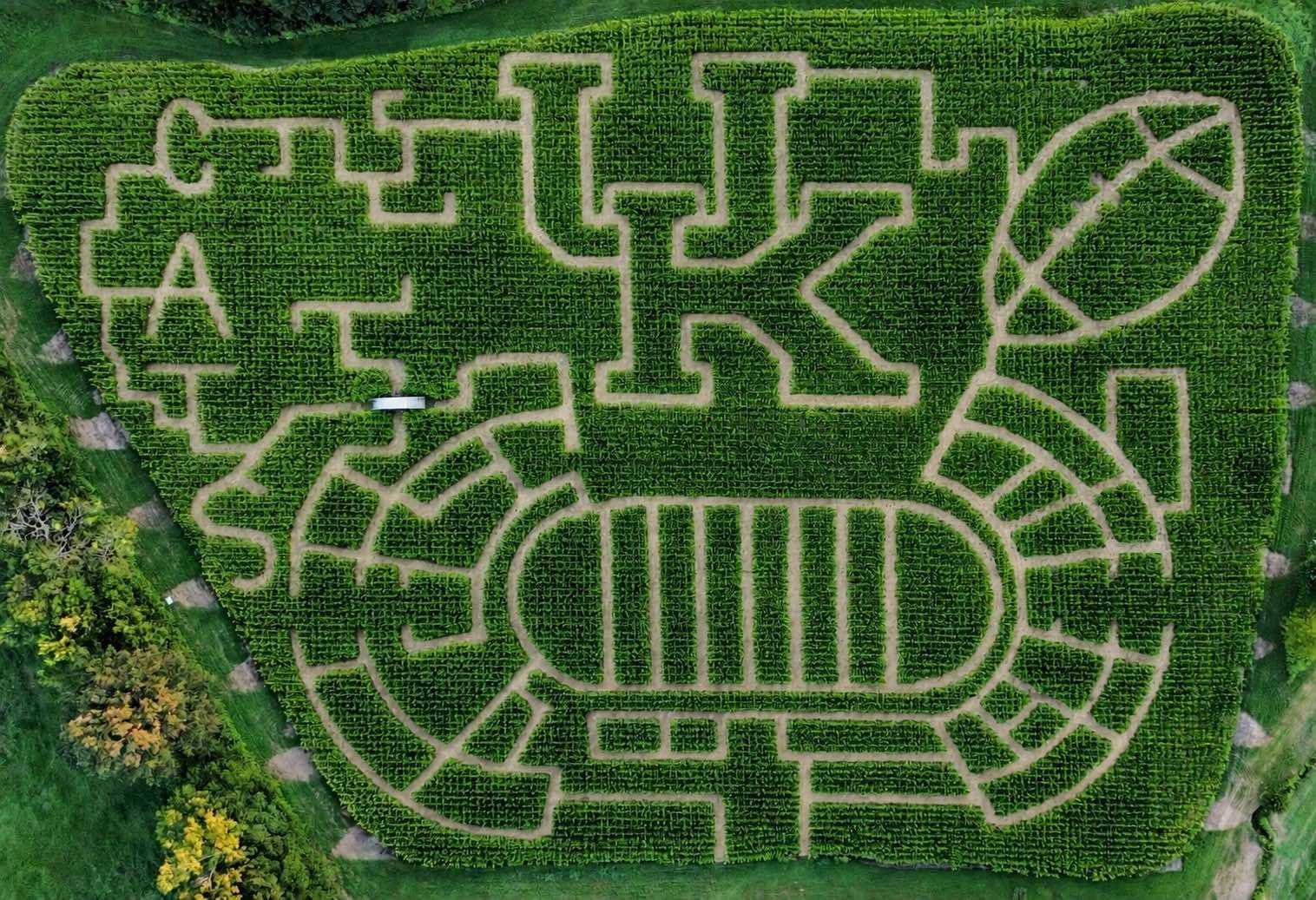 This corn maze in Kentucky will score big with UK fans - WLKY