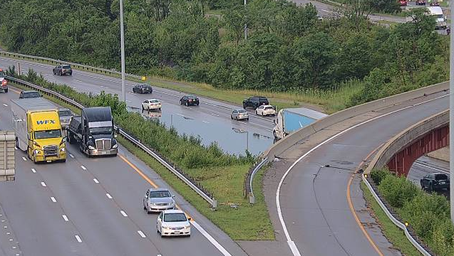 Multiple lanes of Interstate 71 flooded during heavy rain