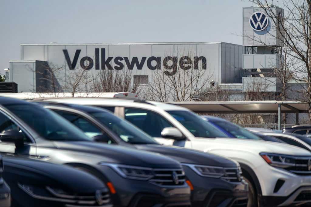 Volkswagen reportedly planning to cut 100,000 jobs