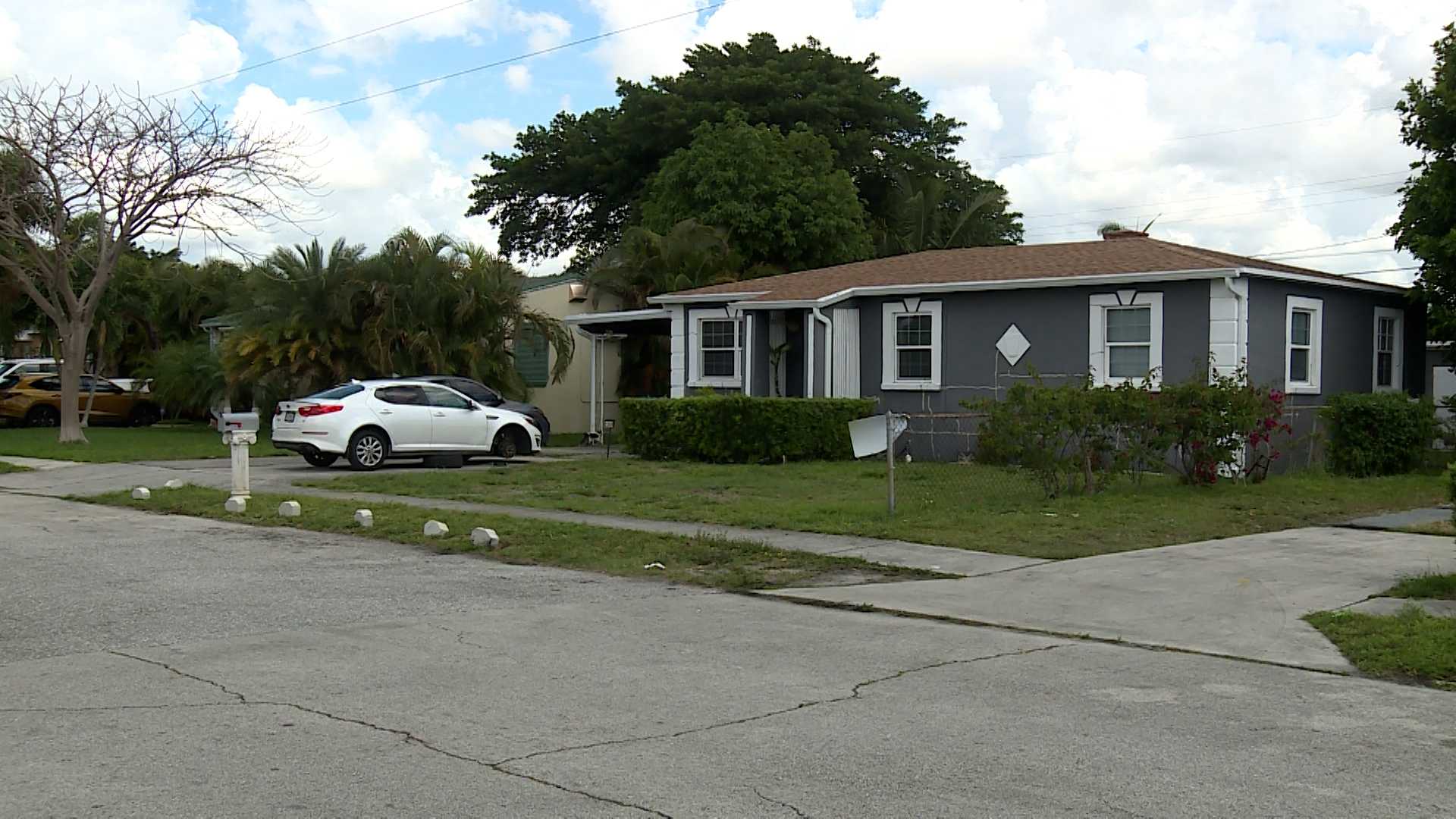 Man killed after car falls on him while changing tire in Riviera Beach