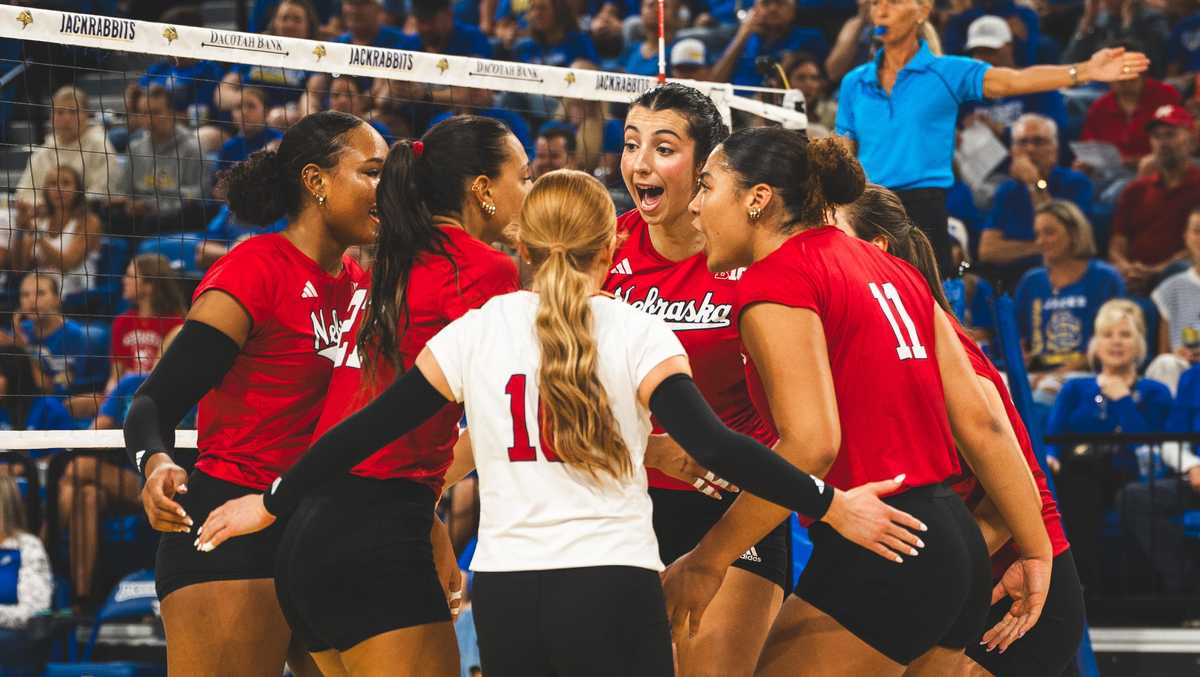 Nebraska volleyball stays perfect after sweeping South Dakota State Wednesday