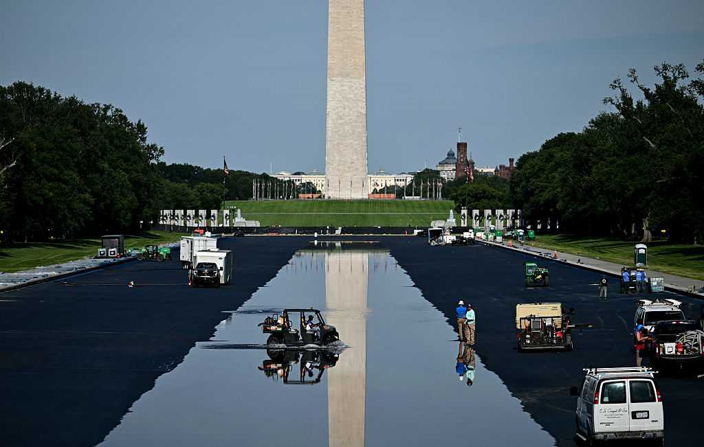 VIDEO: Water begins refilling Reflecting Pool after President Trump's renovation to repaint it blue