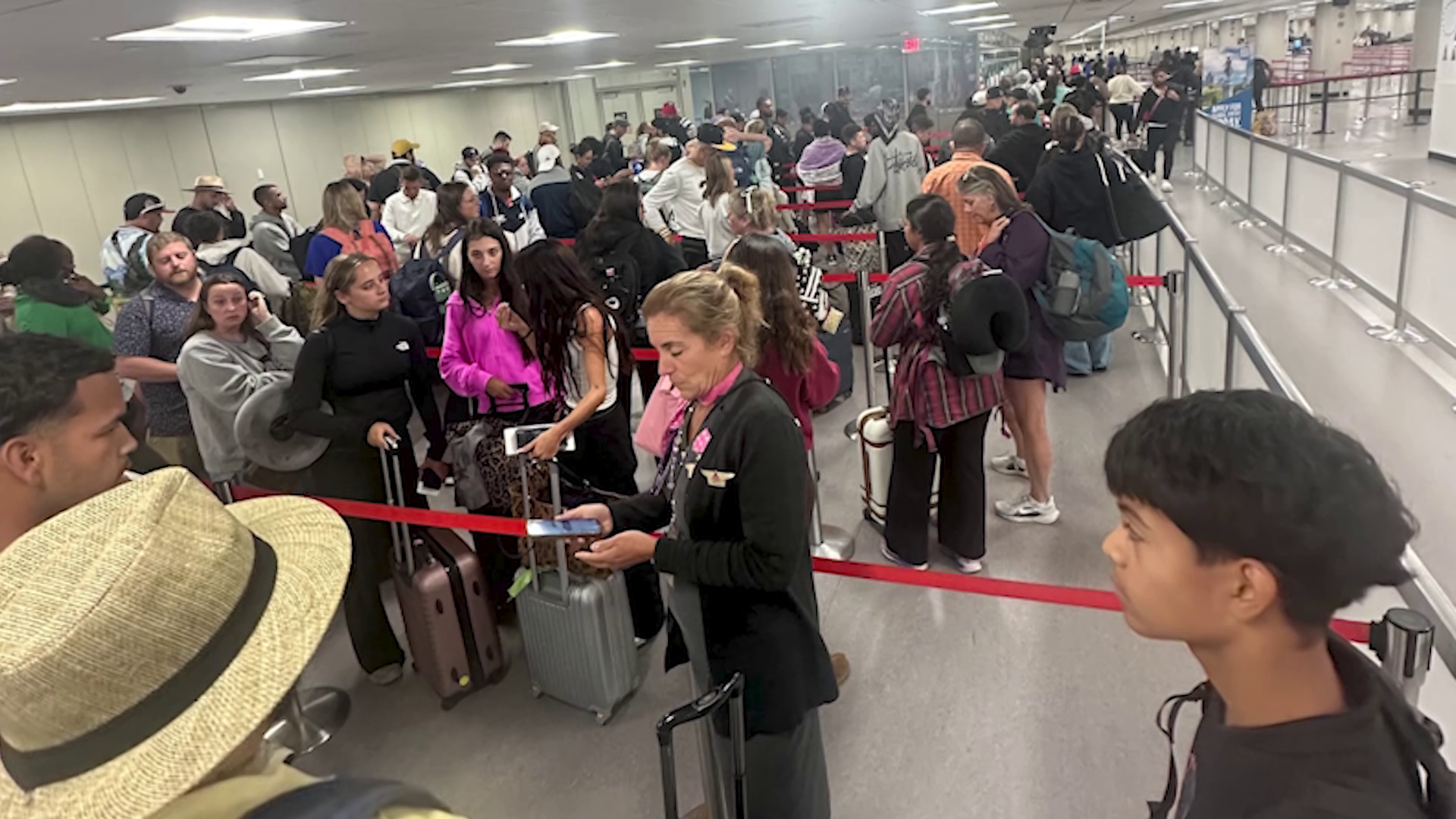 'A hot mess': Delta flight diversion leaves local passengers stranded