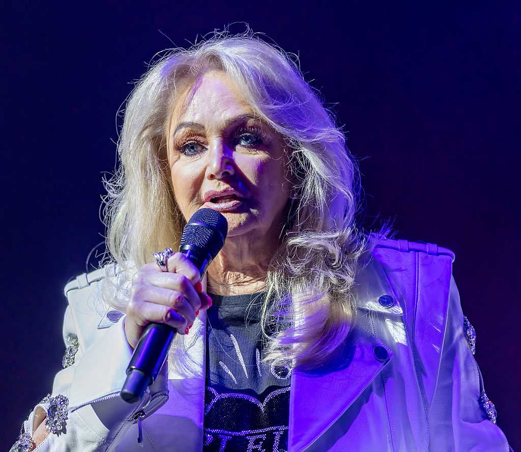 wmtw.com - Megan Camponovo - Singer Bonnie Tyler rushed to the hospital for emergency surgery