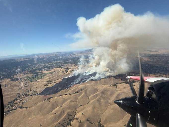 Evacuation orders issued near Pleasanton after fire jumps to 700 acres in Alameda County - KSBW