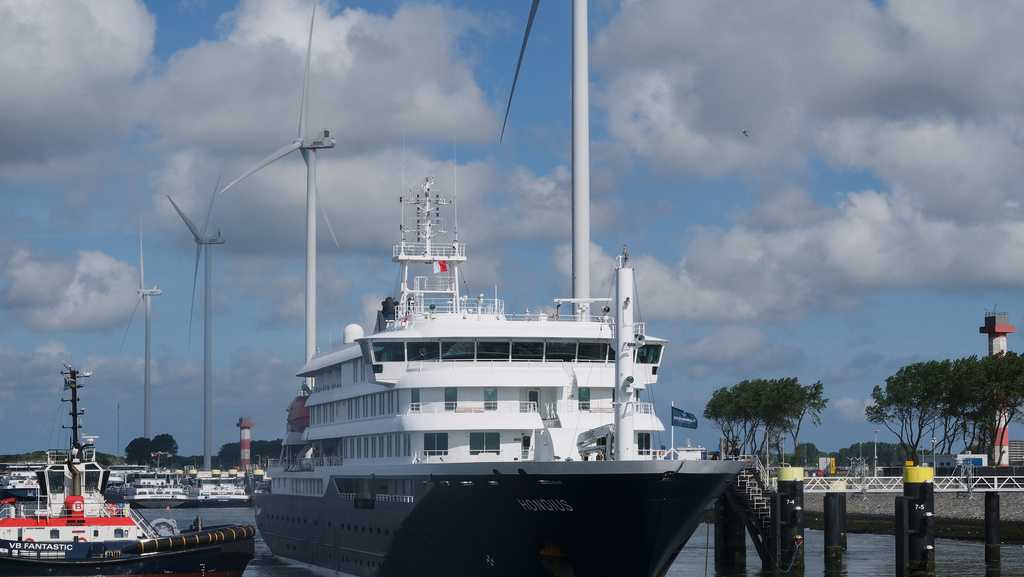 Hantavirus-stricken cruise ship docks in the Netherlands after deadly outbreak