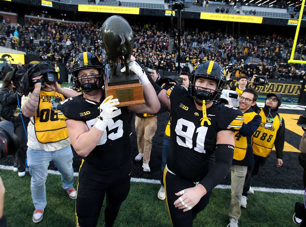 Former Iowa Hawkeye Aaron Graves tackles fatherhood as NFL draft approaches