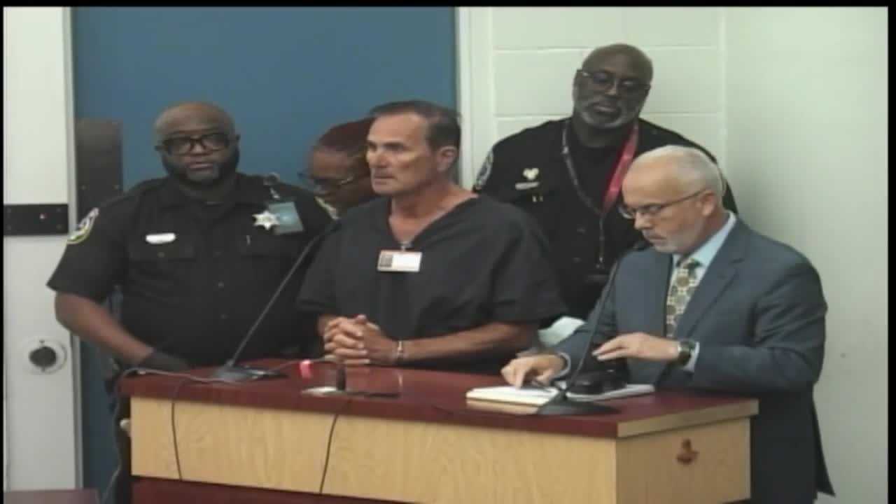 Suspended clerk Mike Caruso faces judge in Orange County on charges of kidnapping and child abuse