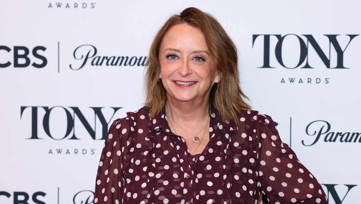 Rachel Dratch delivers Dartmouth College commencement address