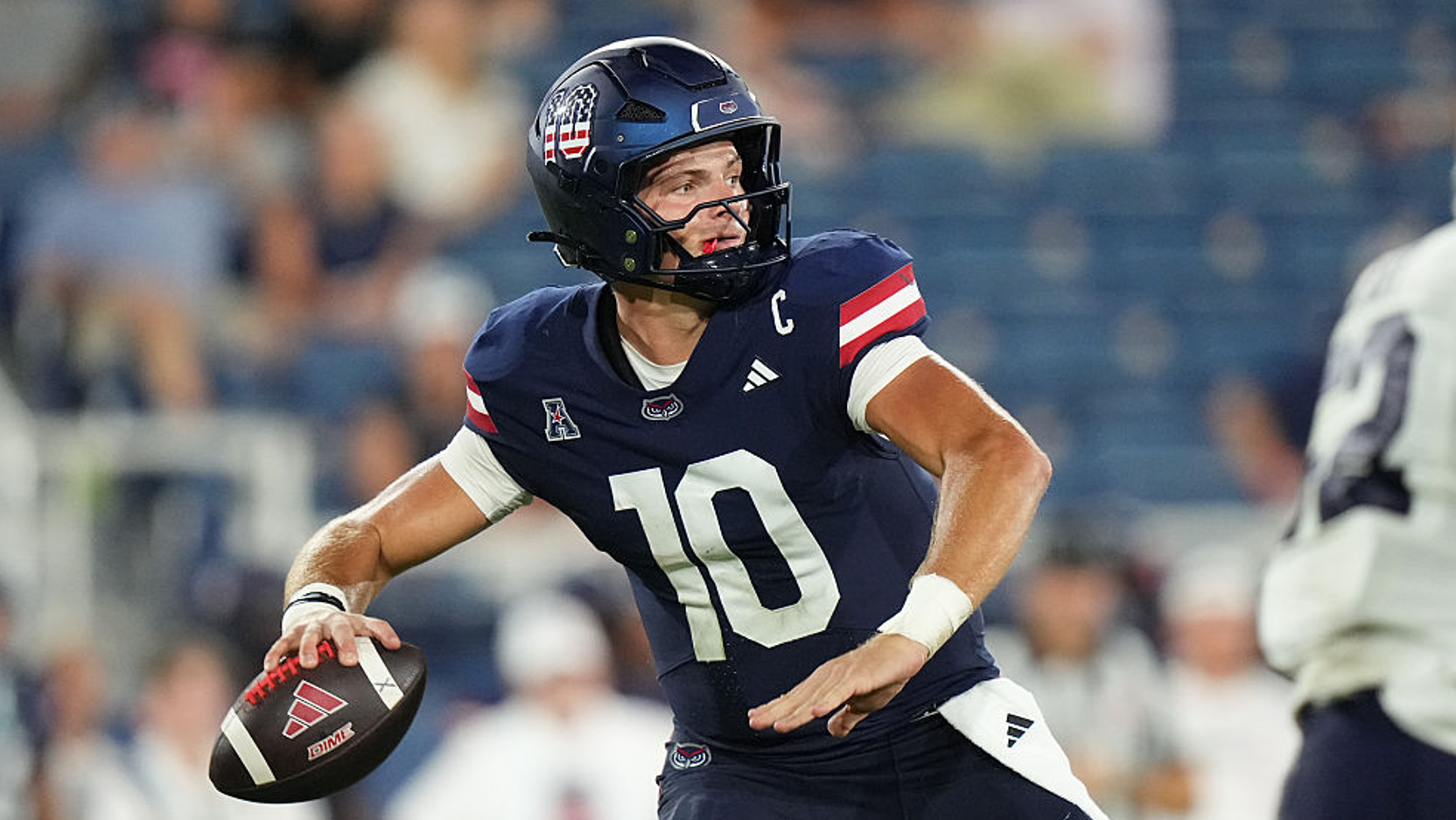 Caden Veltkamp throws for 5 touchdown passes in FAU’s win over Navy in home opener