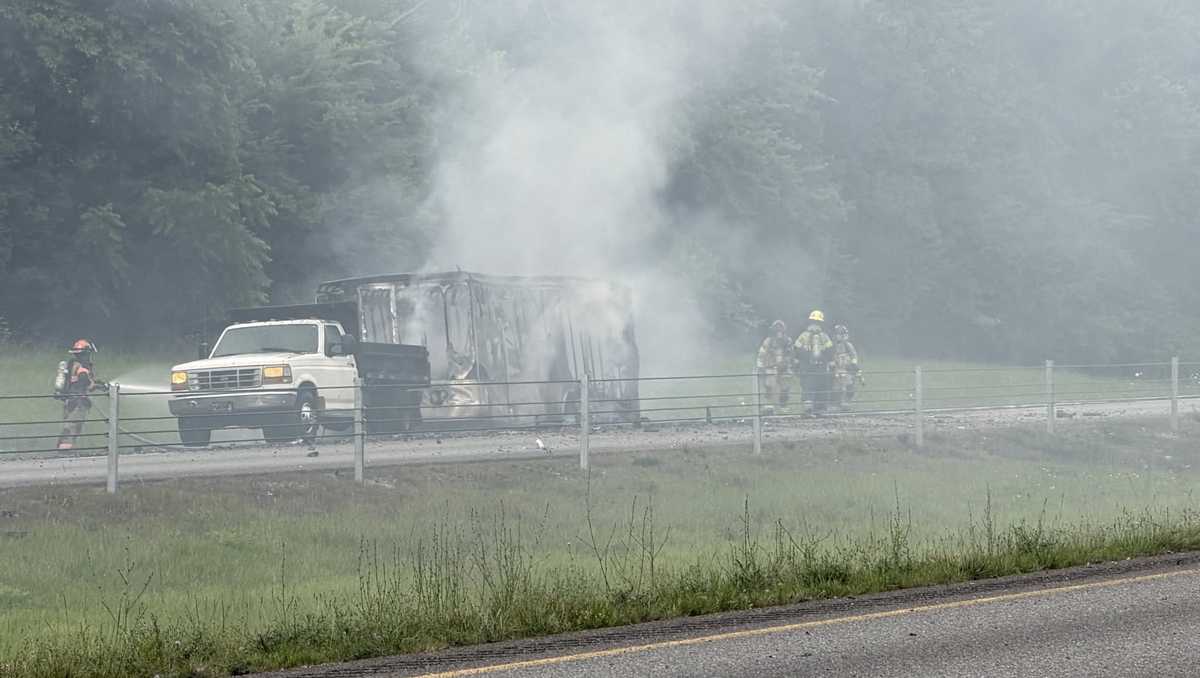 Trailer fire sends fireworks across Tennessee interstate
