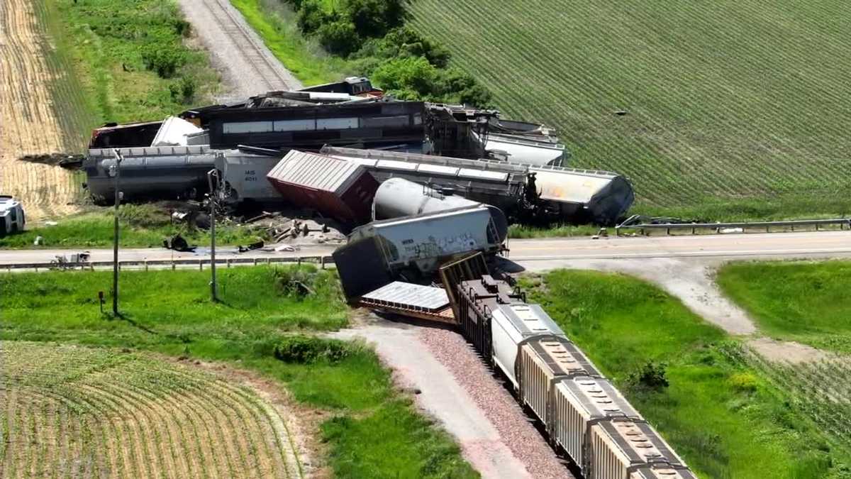 Iowa train derailment: One dead, one injured in ﻿Poweshiek County crash