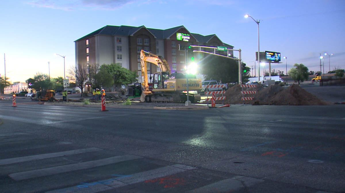 Sinkhole to impact Menaul traffic for several days