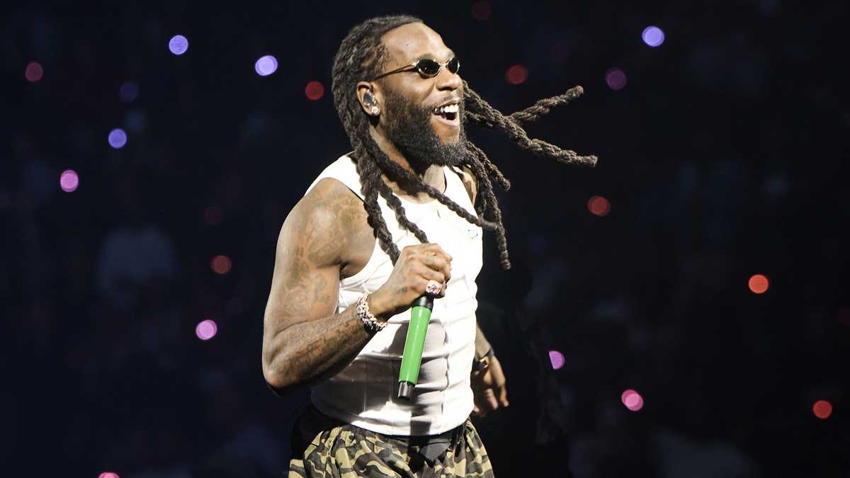 Grammy winner named halftime headliner for Steelers game in France
