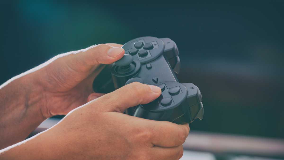 VIDEO: Family calls for welfare check on 91-year-old, police find her playing video games