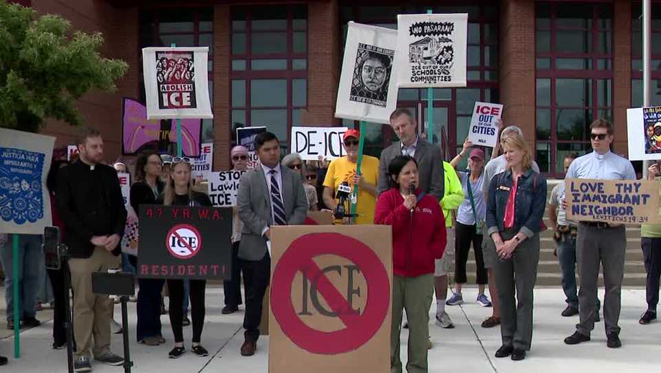 West Allis residents push back on police-ICE partnership policy