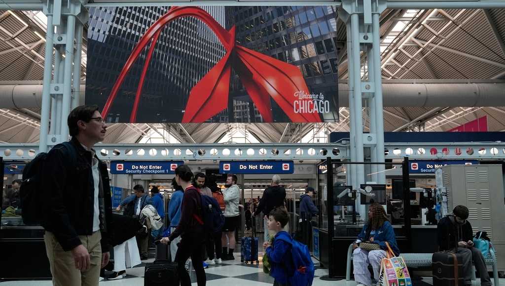Federal officials order flight cuts at Chicago O'Hare on peak days this summer to reduce delays