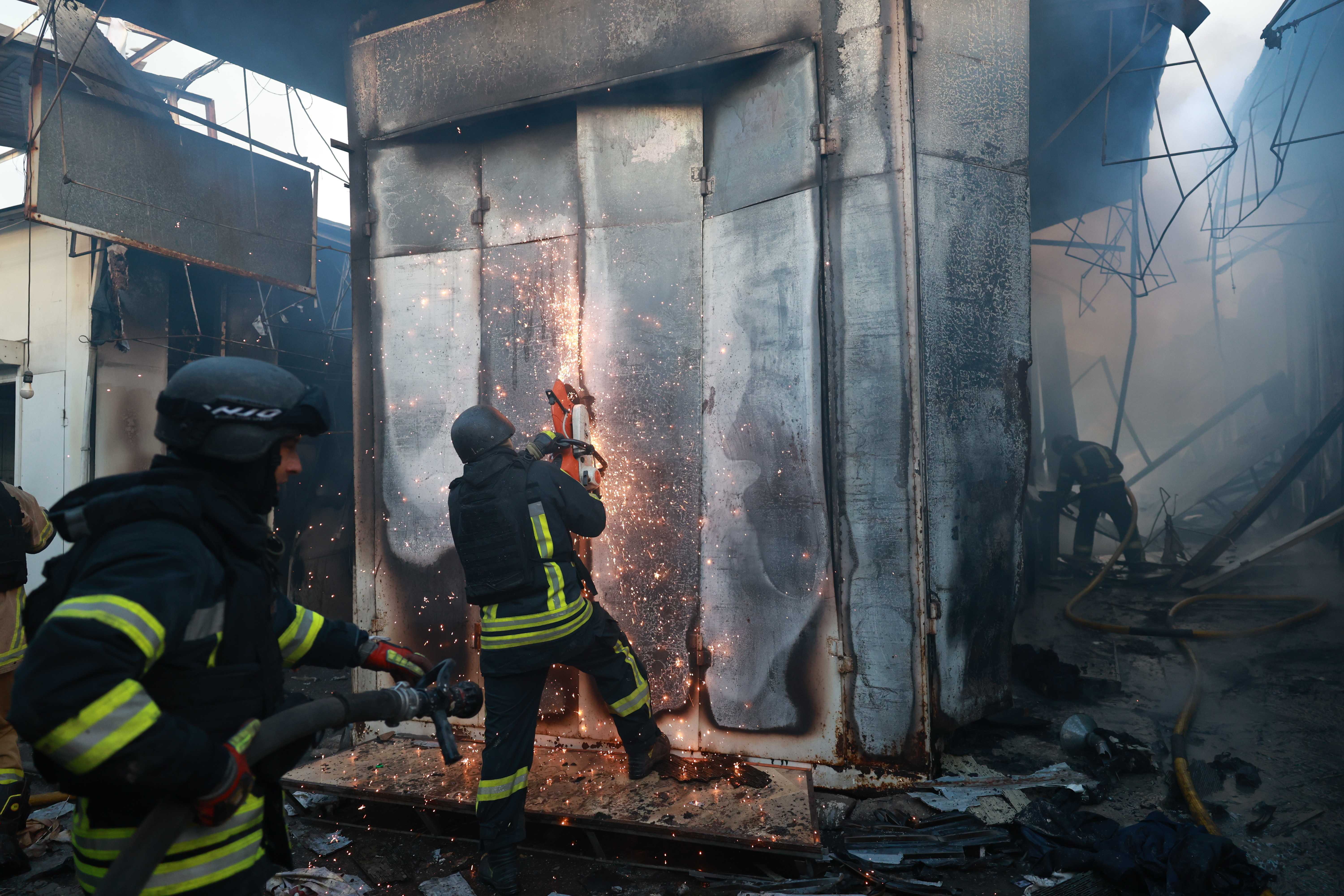 7 dead as the aerial war between Russia and Ukraine intensifies
