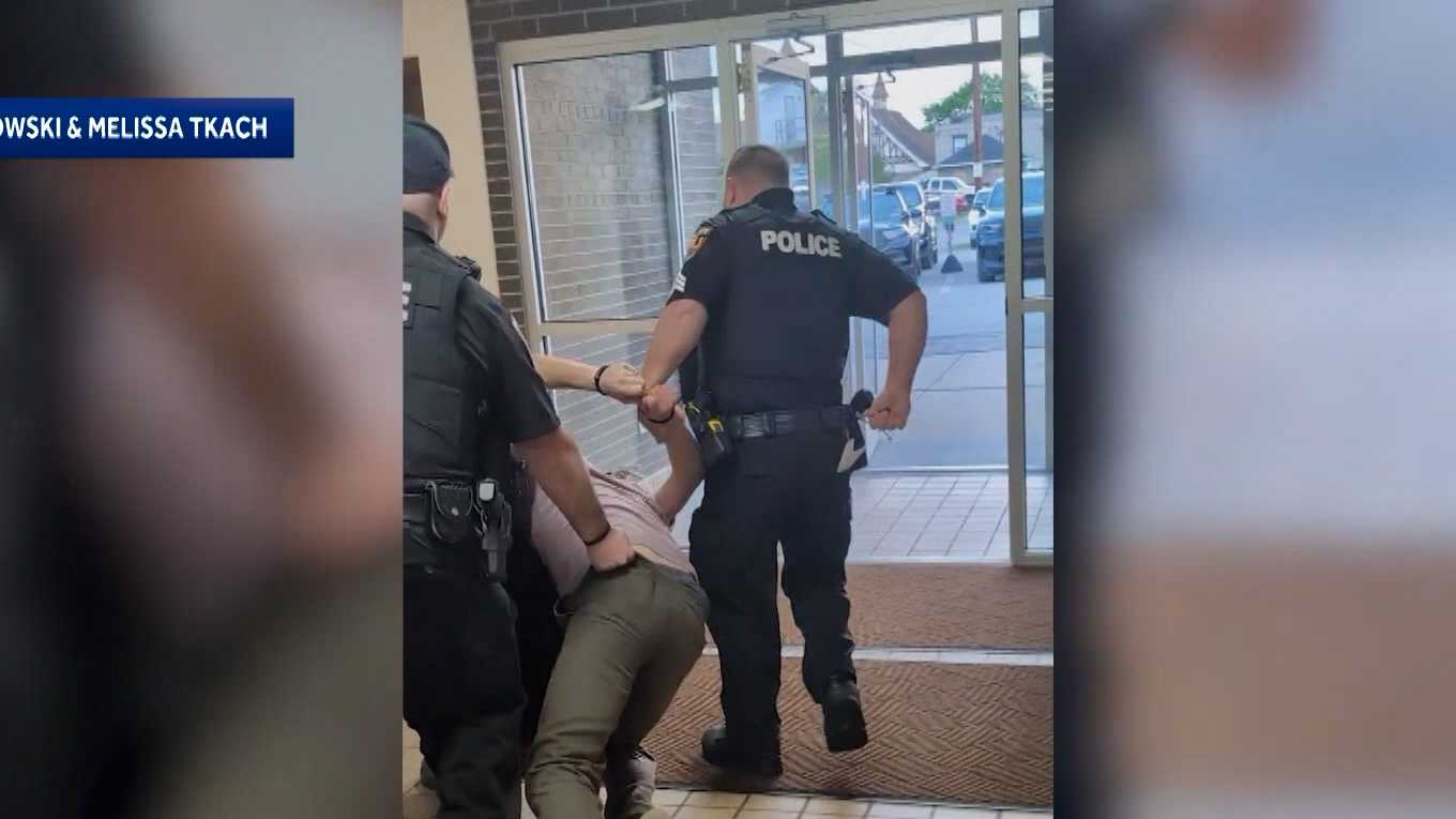 Local council meeting escalates as resident is arrested | See the video