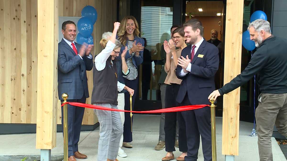 Avesta Housing cuts the ribbon on new Westbrook apartment building - WMTW