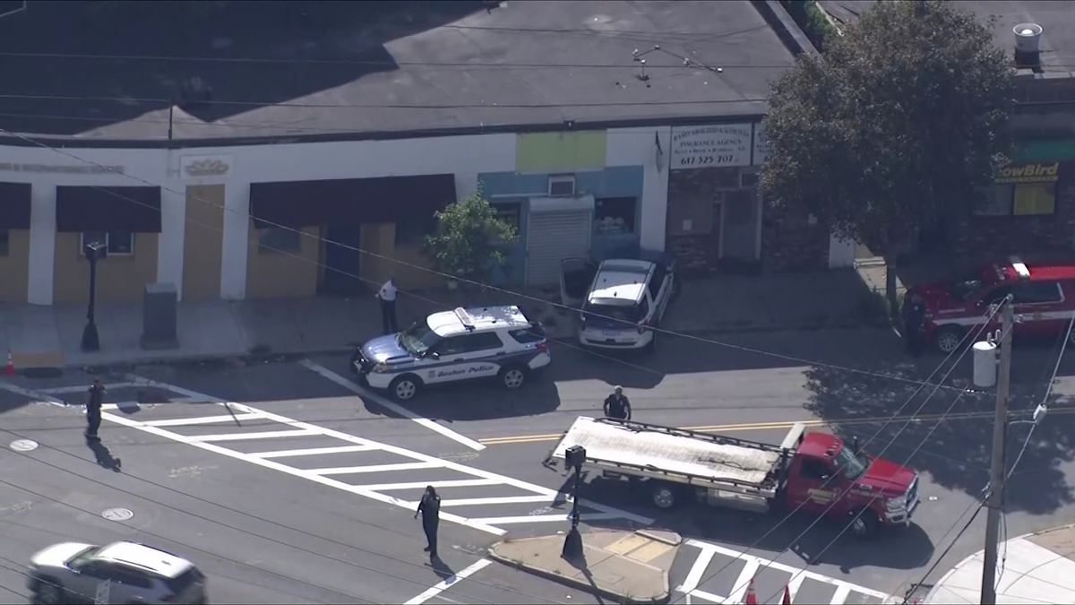 Boston police cruiser crashes into building in West Roxbury
