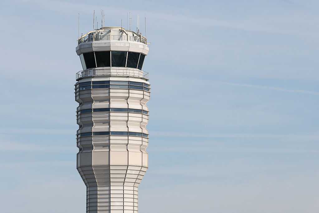 Minneapolis control center outage delays flights across Midwest