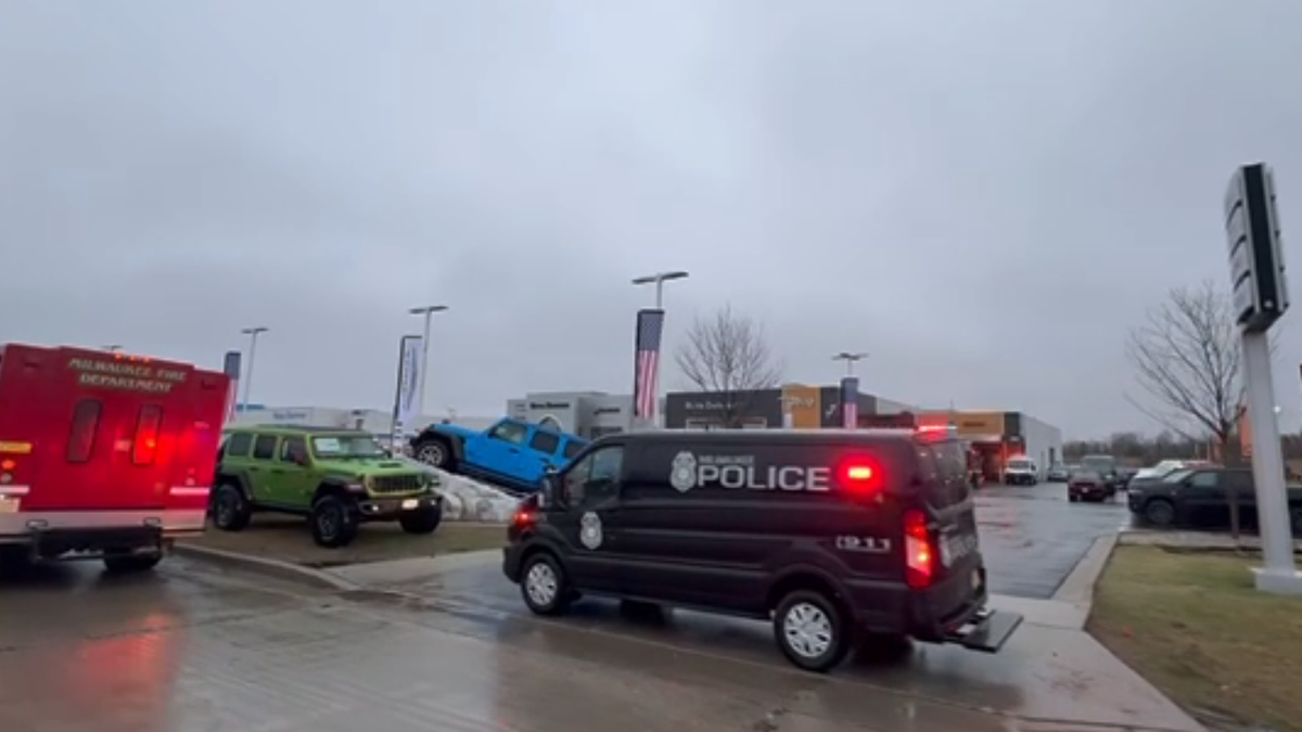 Large fire response at Milwaukee Auto Mall