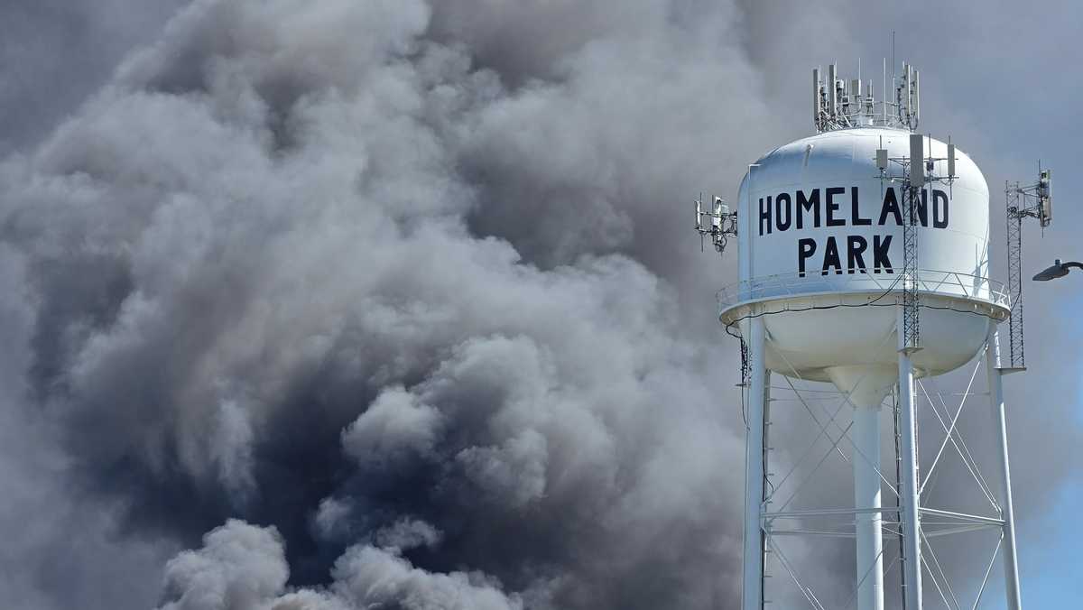 SC: Witnesses report large fire at Upstate recycling center - WYFF
