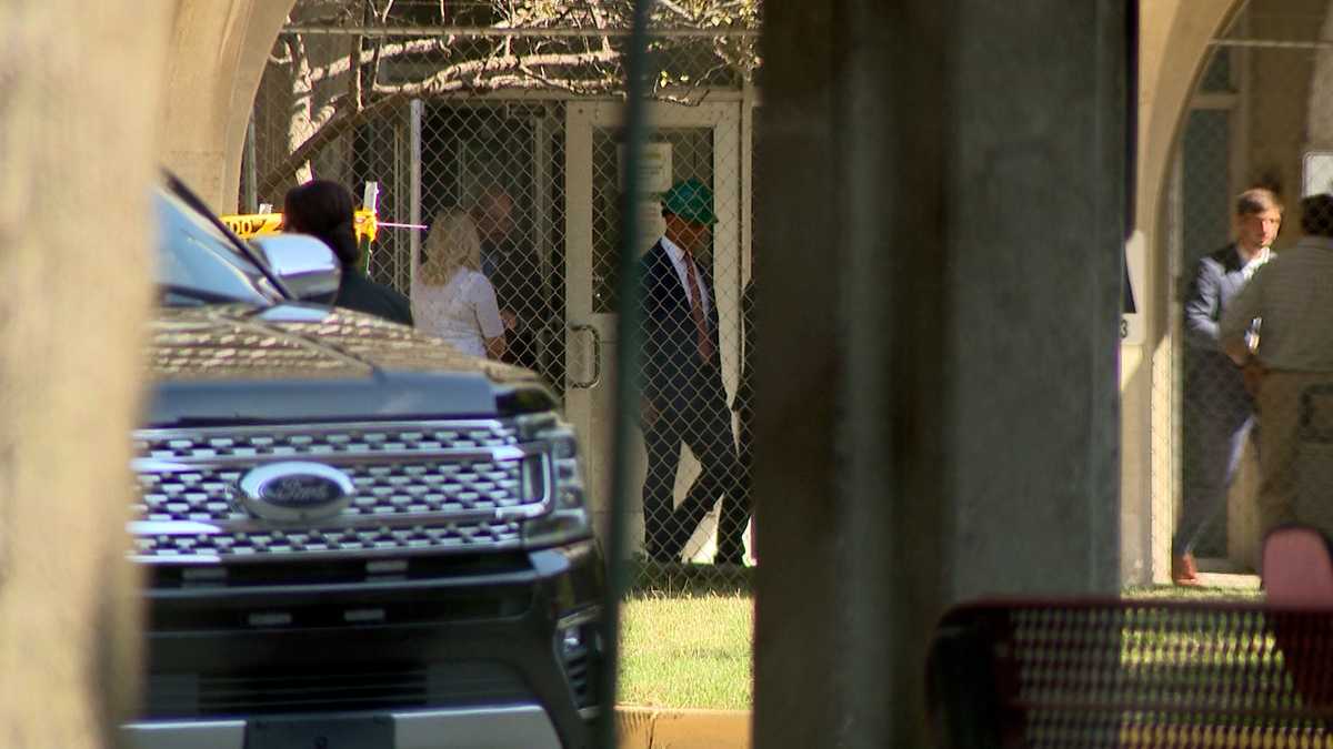 HUD secretary tours Louisville's vacant Dosker Manor complex