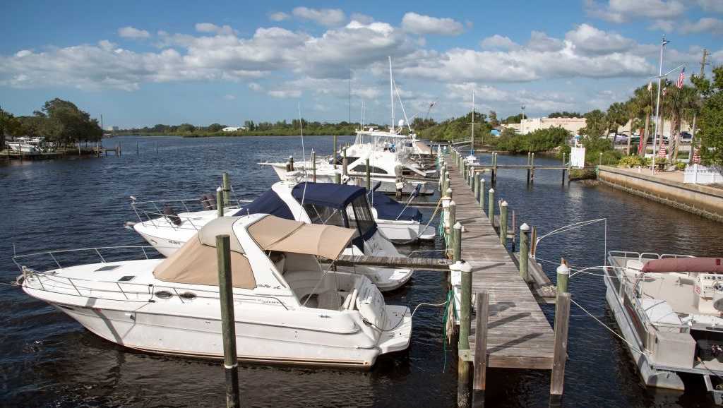 Officials enforcing boating safety during Labor Day weekend in Florida