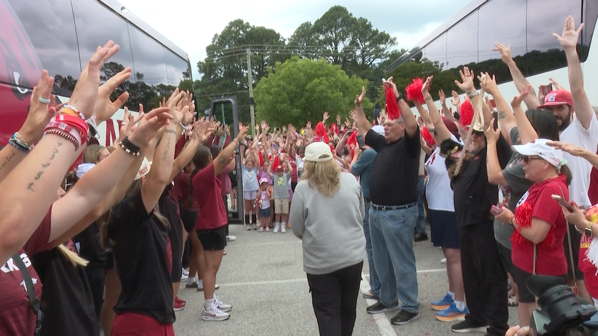 Arkansas softball College World Series game scheduled for tonight