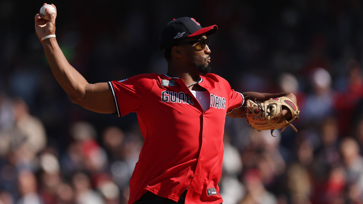 Donovan Mitchell throws out first pitch at Game 3 of ALCS - WLKY