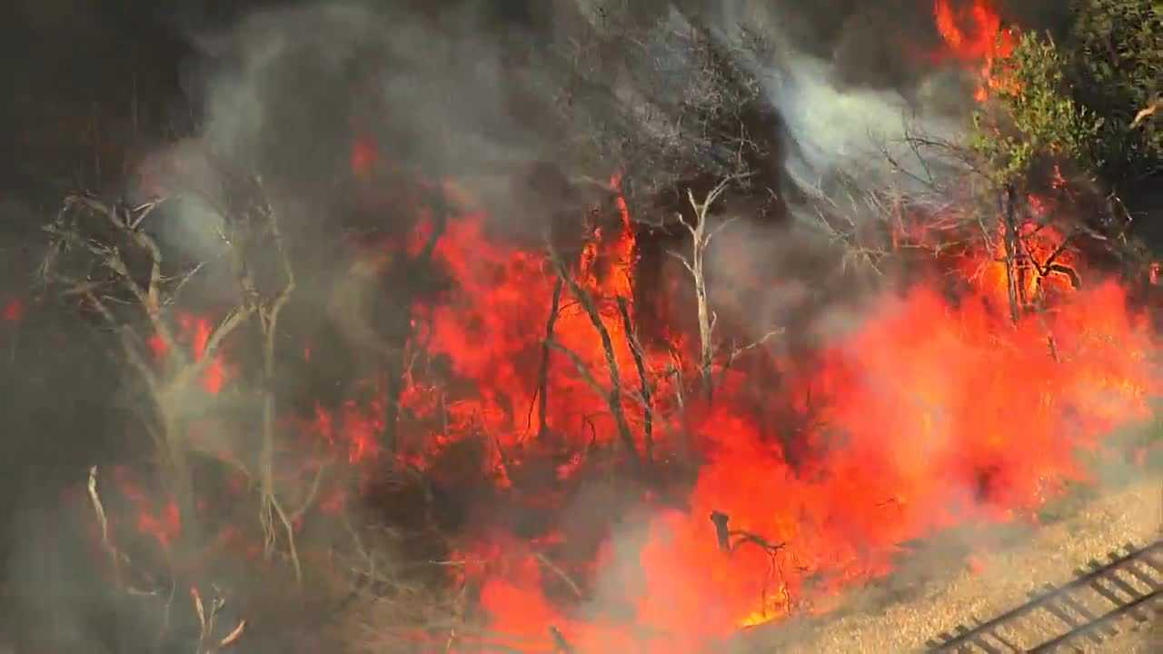 Wildfire causes homes, railroad bridge to burn in Oklahoma City - KOCO