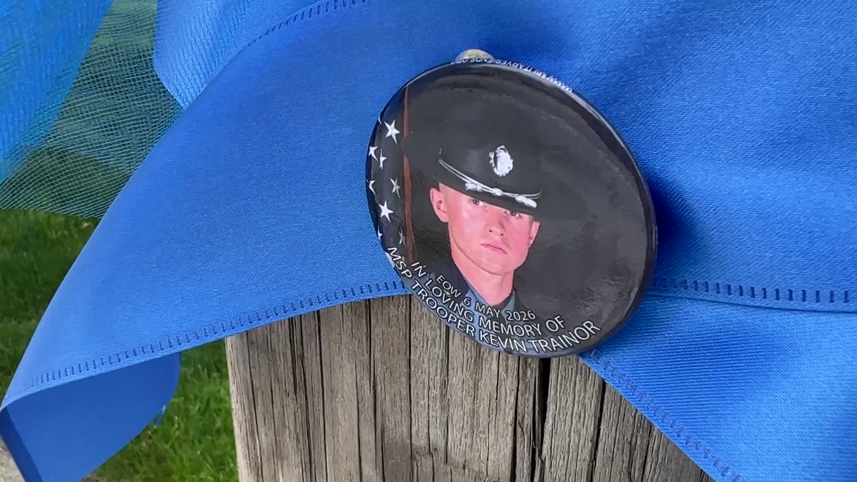 Georgetown honors fallen Massachusetts State Trooper Kevin Trainor with blue ribbons