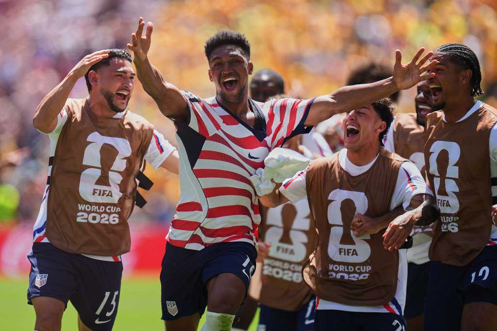 US national team reaches round of 32 at the World Cup after beating Australia