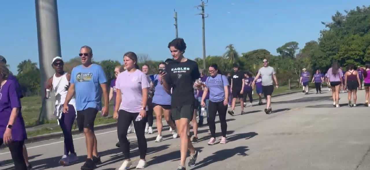 Hundreds gather in West Boca Raton for pancreatic cancer walk