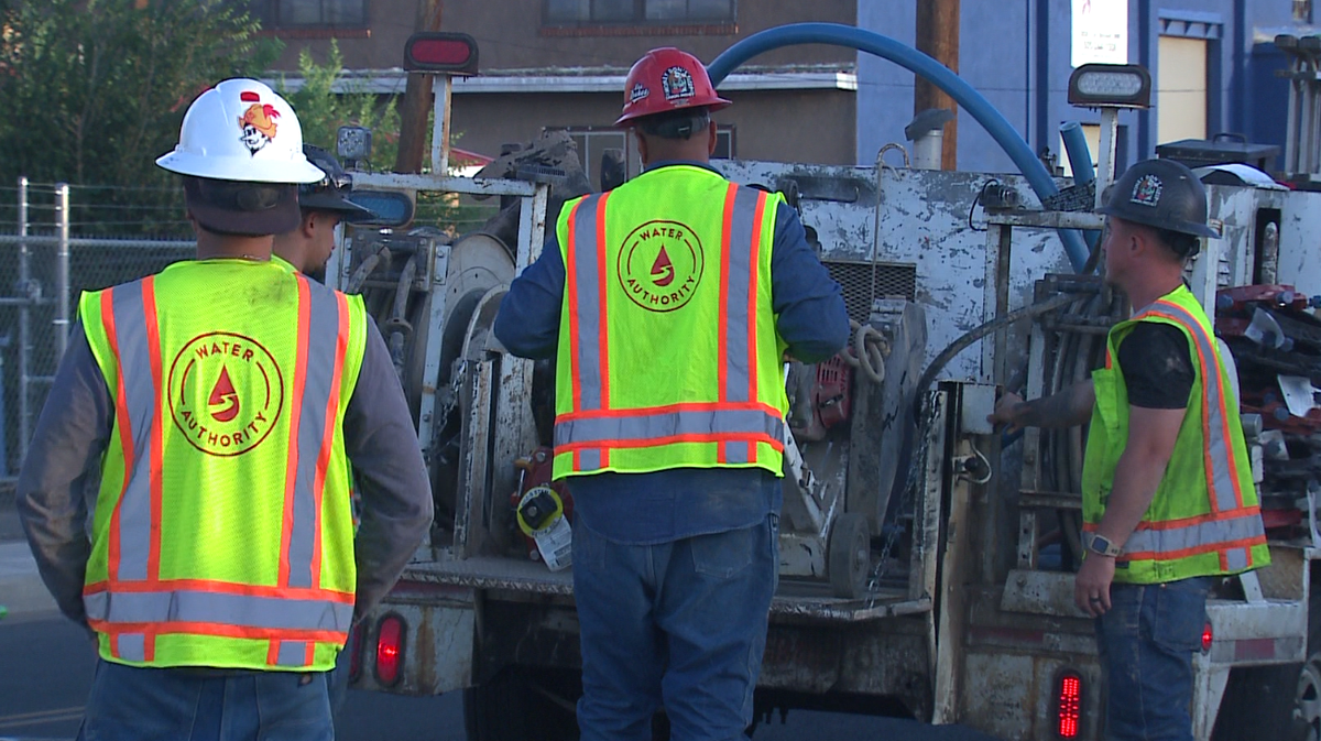 Crews work to fix water main break in northwest Albuquerque