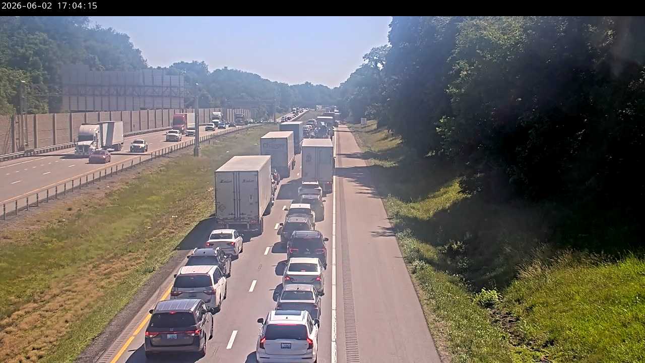 Traffic moving slow on I-71 due to crash, disabled vehicles