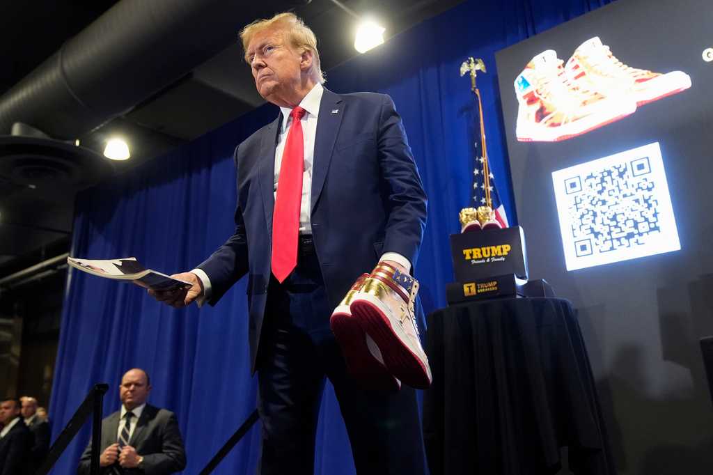 wcvb.com - BERNARD CONDON AP Business Writer - Crypto, real estate, watches: How Trump made over $1 billion last year