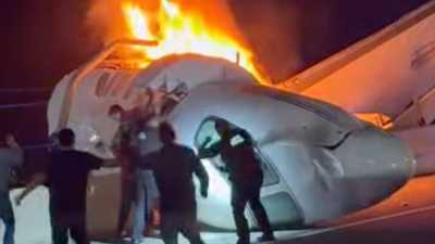 Bystanders rush to rescue passengers after small plane crashes on Texas highway, killing 1wbbh