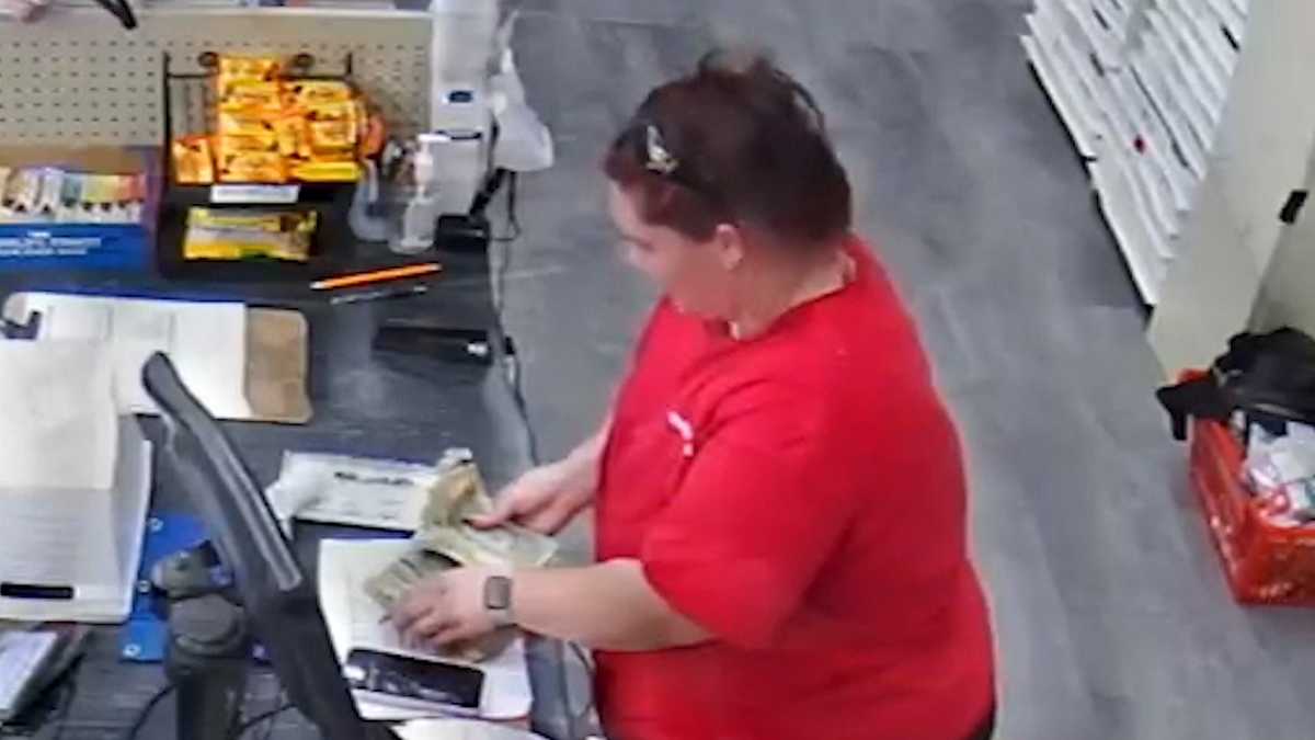 Omaha store manager accused of stuffing thousands of dollars in her shorts