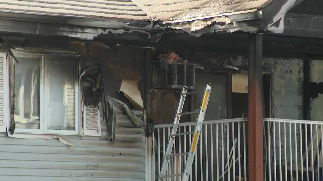 Crews respond to fire at apartment building in Urbandale