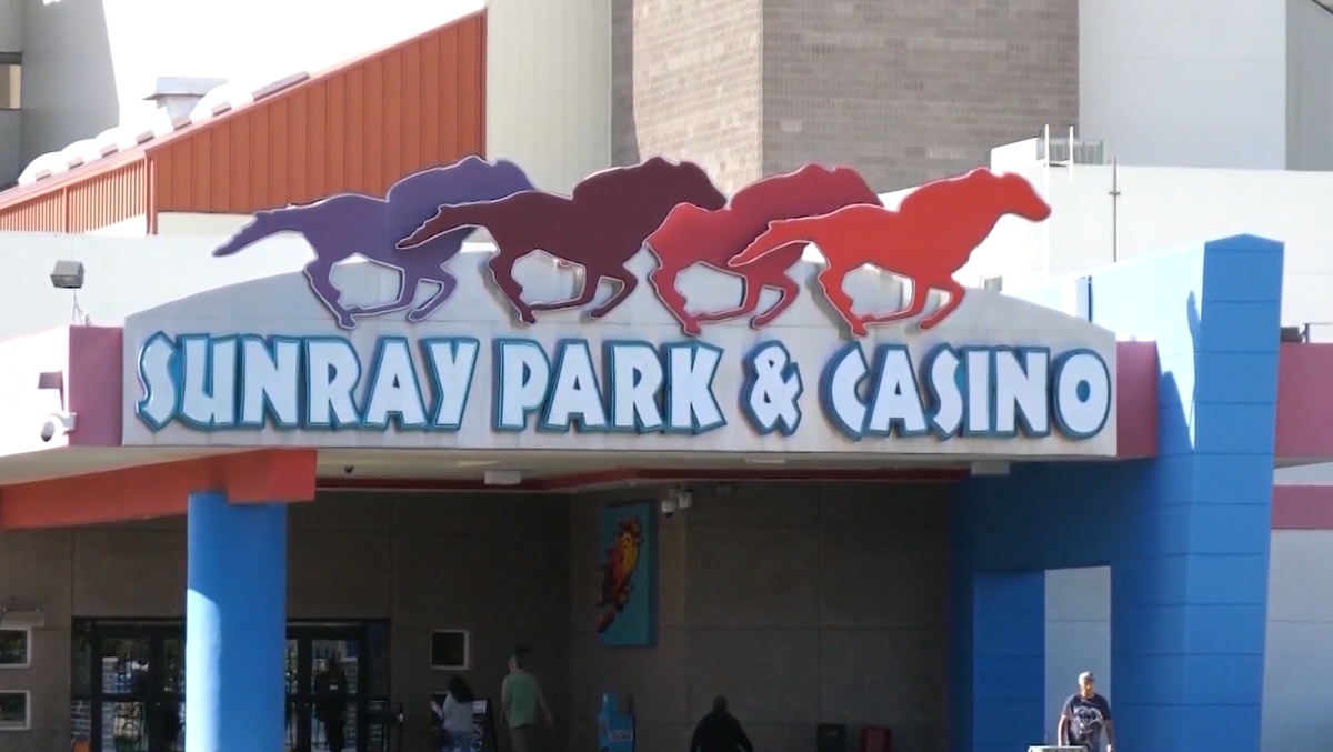 Judge rules NM Racing Commission cannot transfer 'racino' license for now