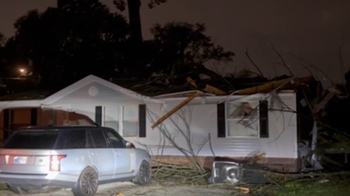 Severe weather causes damage, flooding in Louisville, southern Indiana