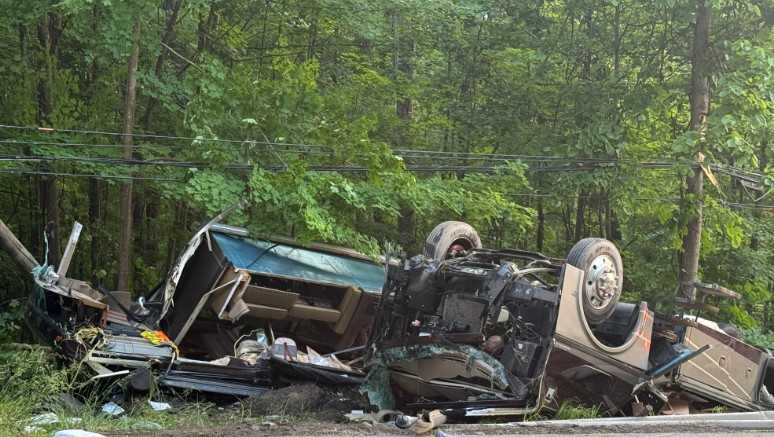 Dispatch: 2 injured after motorhome overturns along Westmoreland County road