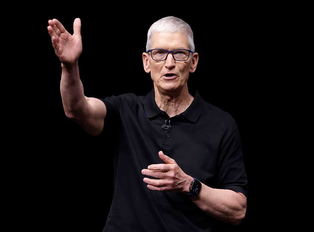 wcvb.com - Lisa Eadicicco, CNN - Apple CEO Tim Cook to step down after more than a decade