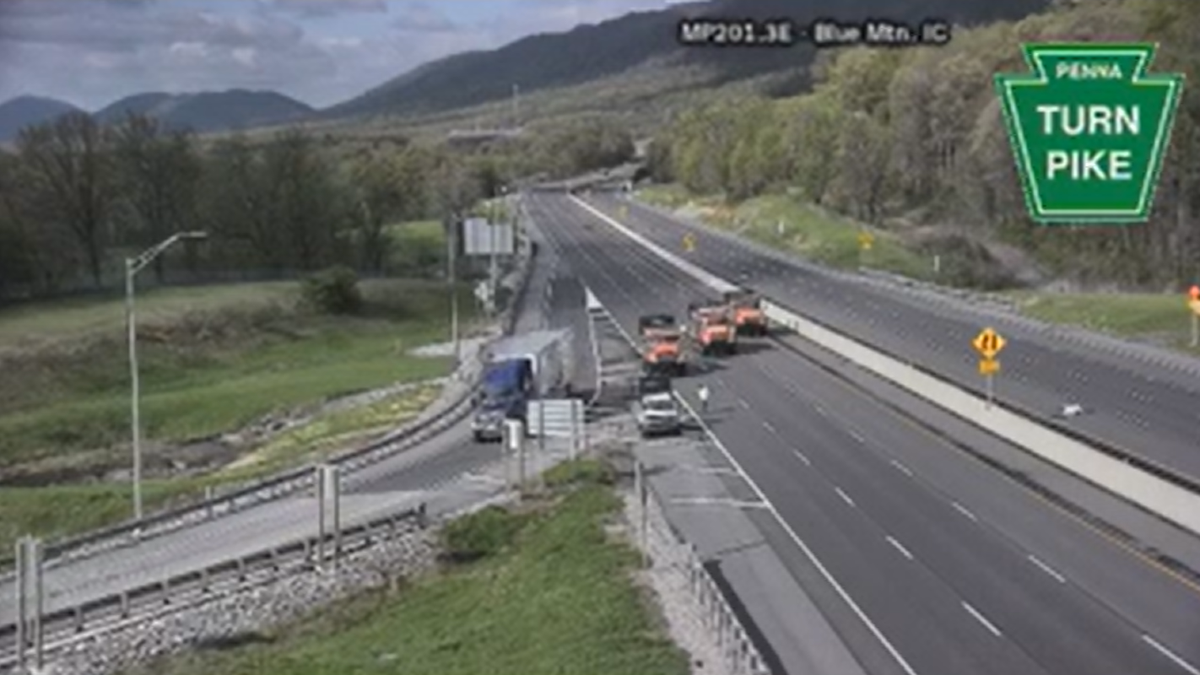 Air medical lands on Pennsylvania Turnpike at Cumberland County crash scene