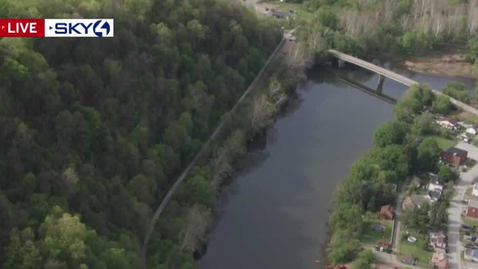 वेस्टमोरलैंड काउंटी में यूघियोघेनी नदी के पास पुलिस ने पीछा किया