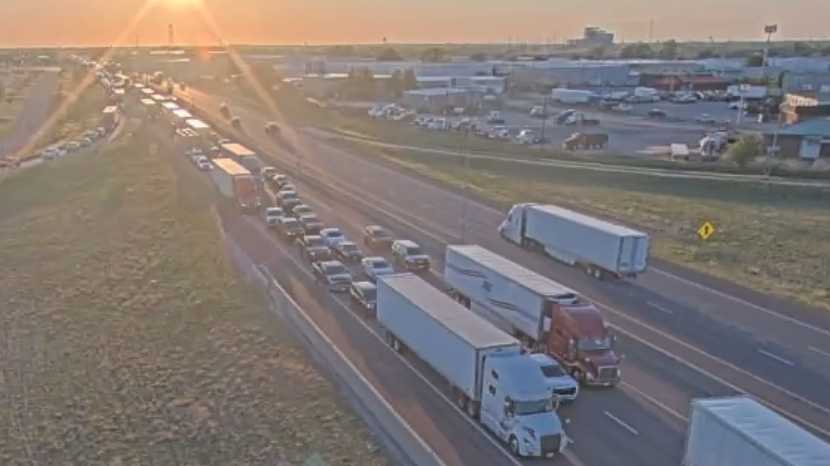 Overturned semi shuts down eastbound I-40 in Oklahoma City